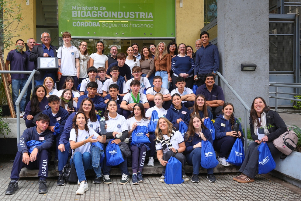 Alumnos-de-Pozo-del-Molle-en-Bioagroindustria