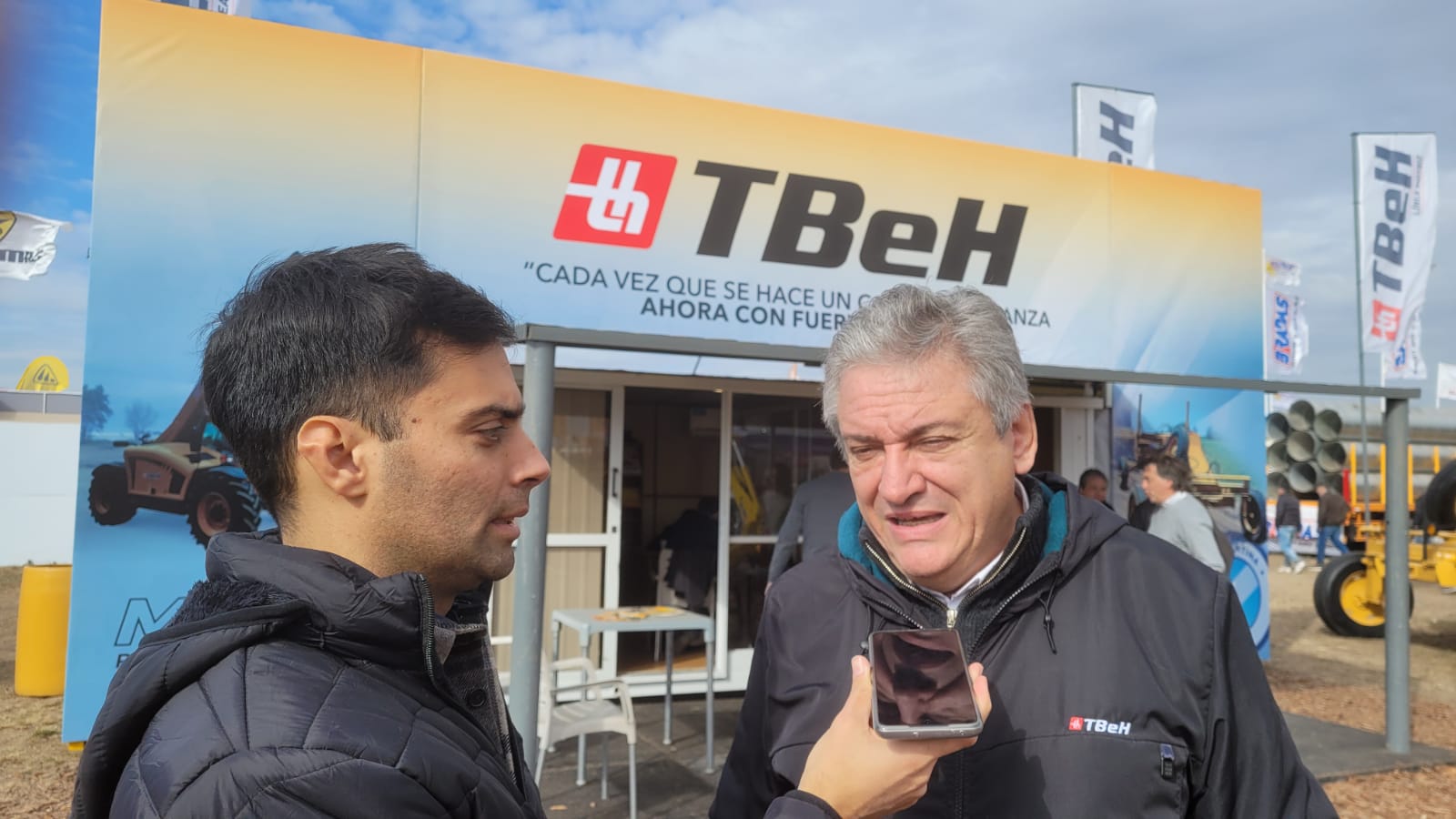 TBeH mostró en Agroactiva las prestaciones del primer manipulador telescópico que se fabrica en el país