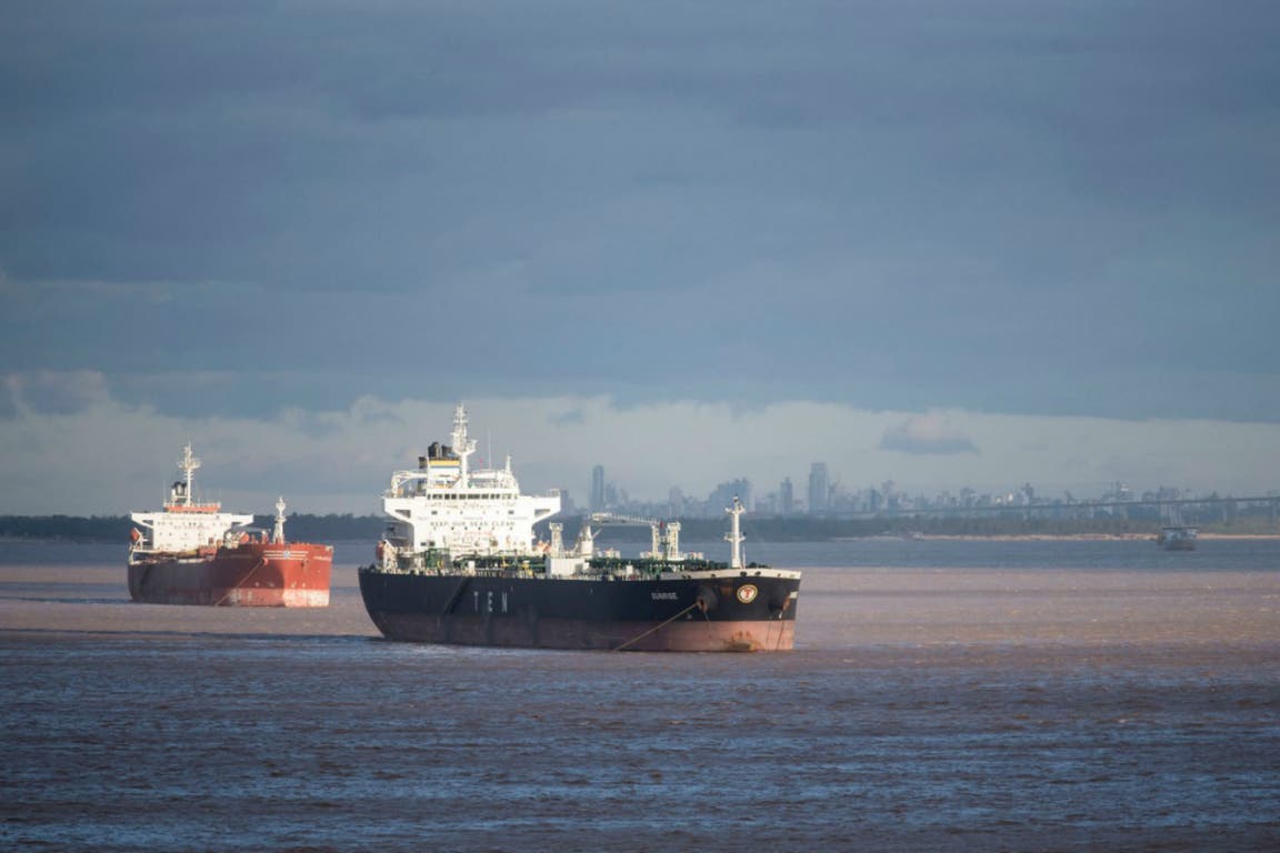 Alivio en el puerto de Rosario: subió el río y los buques se están cargando con normalidad