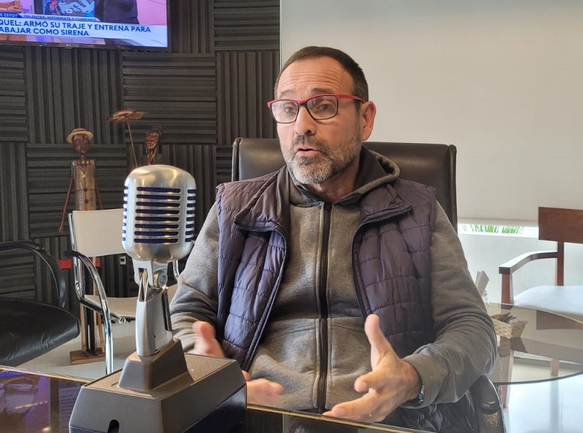"Creo que puede ser el número cinco que reparta el juego para que el Colegio funcione mejor", señaló Aguirre sobre Walter Grunig