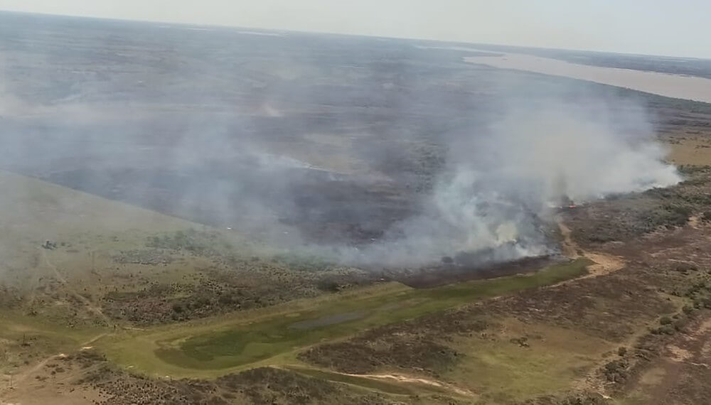 Se reactivó el fuego en el Delta: Entre Ríos y Santa Fe se unieron para el control