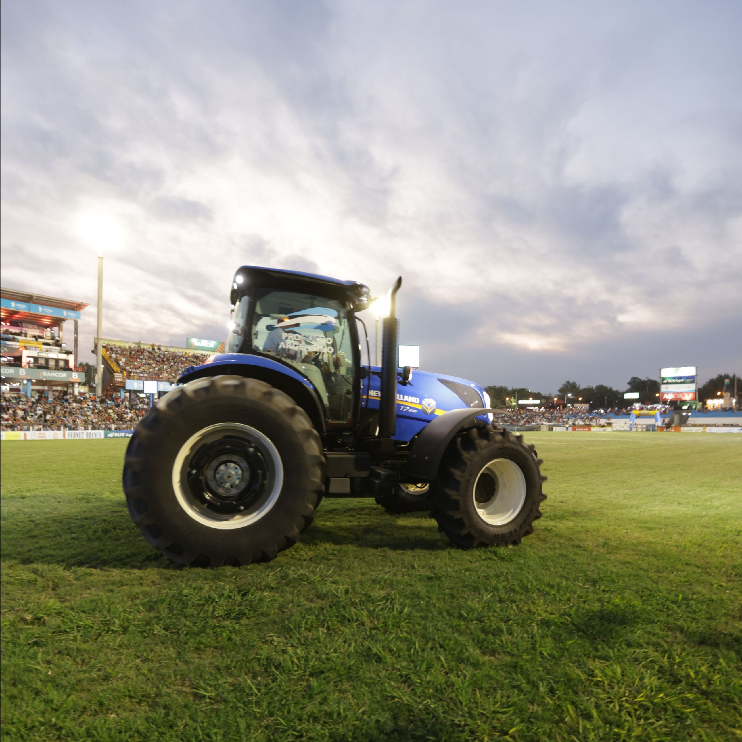 El tractor New Holland de producción nacional se luce en Jesús María