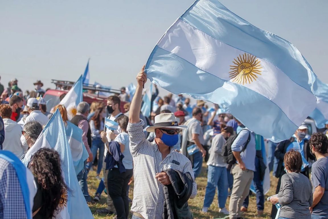 El campo en estado de alerta se manifiesta en las rutas