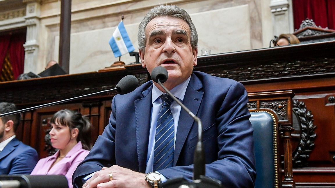 Agustín Rossi reabrió la grieta del "conflicto agropecuario" de 2008 y fue seriamente cuestionado por CRA