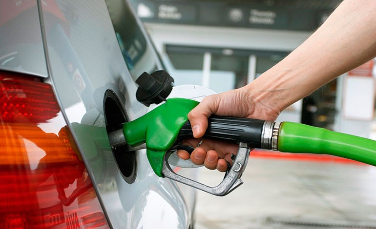 El Gobierno acordó con petroleras subas del 4% mensual