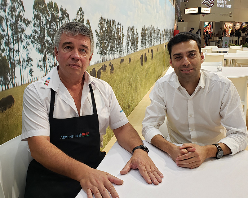 Hugo Martinelli: el asador de "El Gaucho", el mejor lugar para disfrutar el asado argentino en Colonia, Alemania