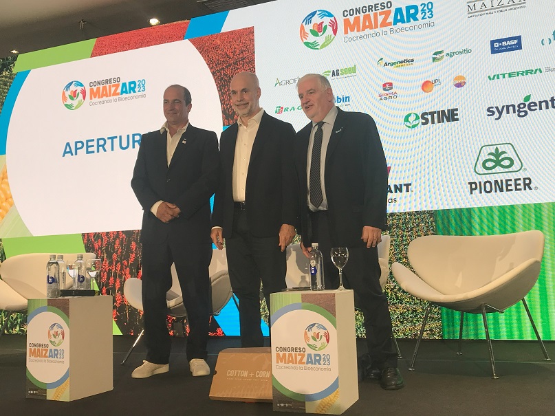 Un traje y zapatillas de maíz mostraron parte del potencial bioeconómico en la apertura del 17° Congreso Maizar