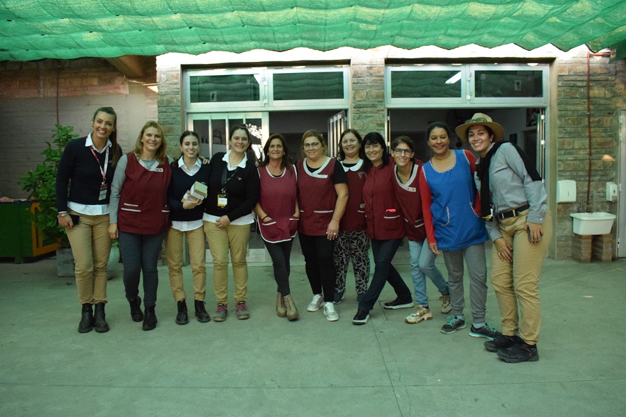 Valtra promueve la educación agrícola con la donación de kits de germinación a la escuela normal superior n 33 de Armstrong