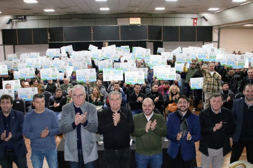 Busso entregó aportes a productores por más de 41 millones de pesos en Córdoba Capital