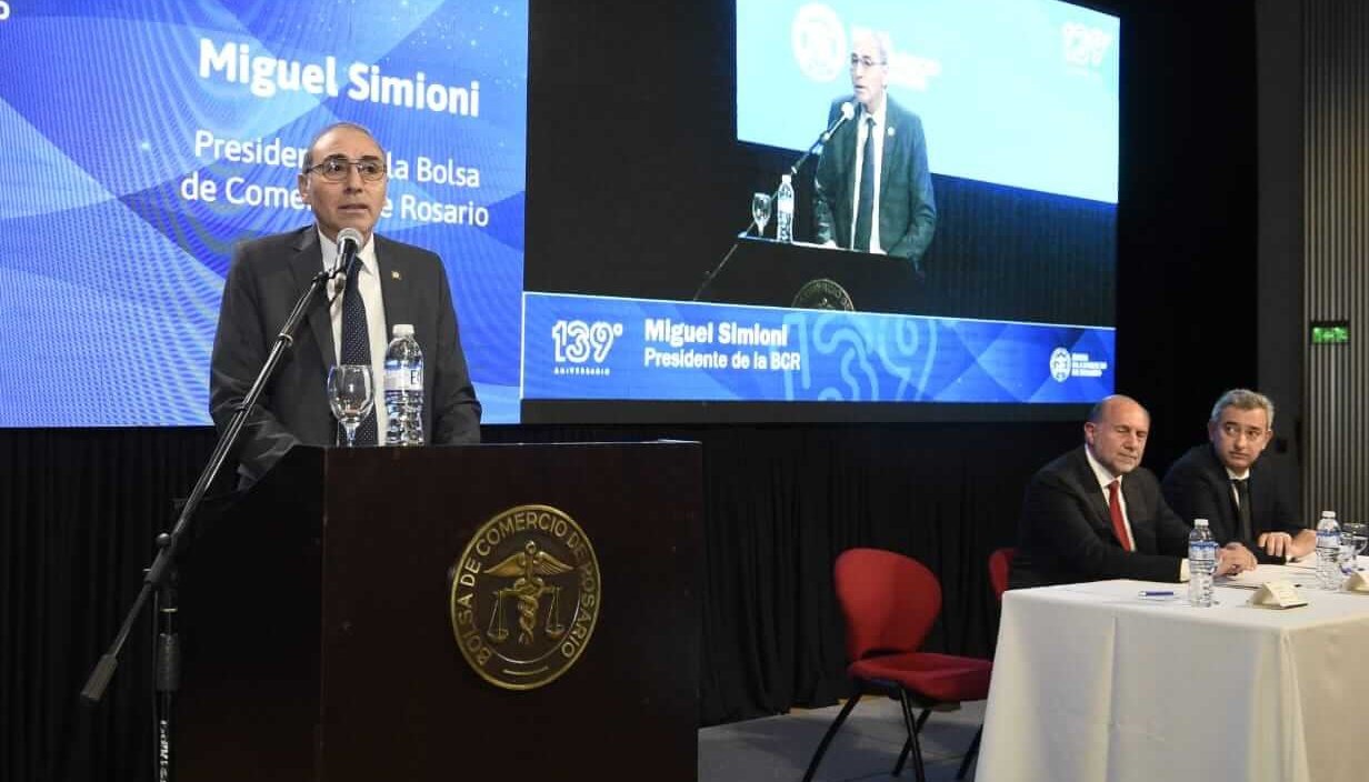 Bronca en el acto del 139 aniversario de la Bolsa de Comercio de Rosario por la ausencia del funcionarios del campo
