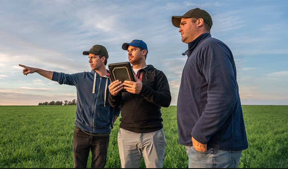 “Generación Conectada”: Con foco en el asesor agronómico, John Deere lanza la tercera temporada de su miniserie