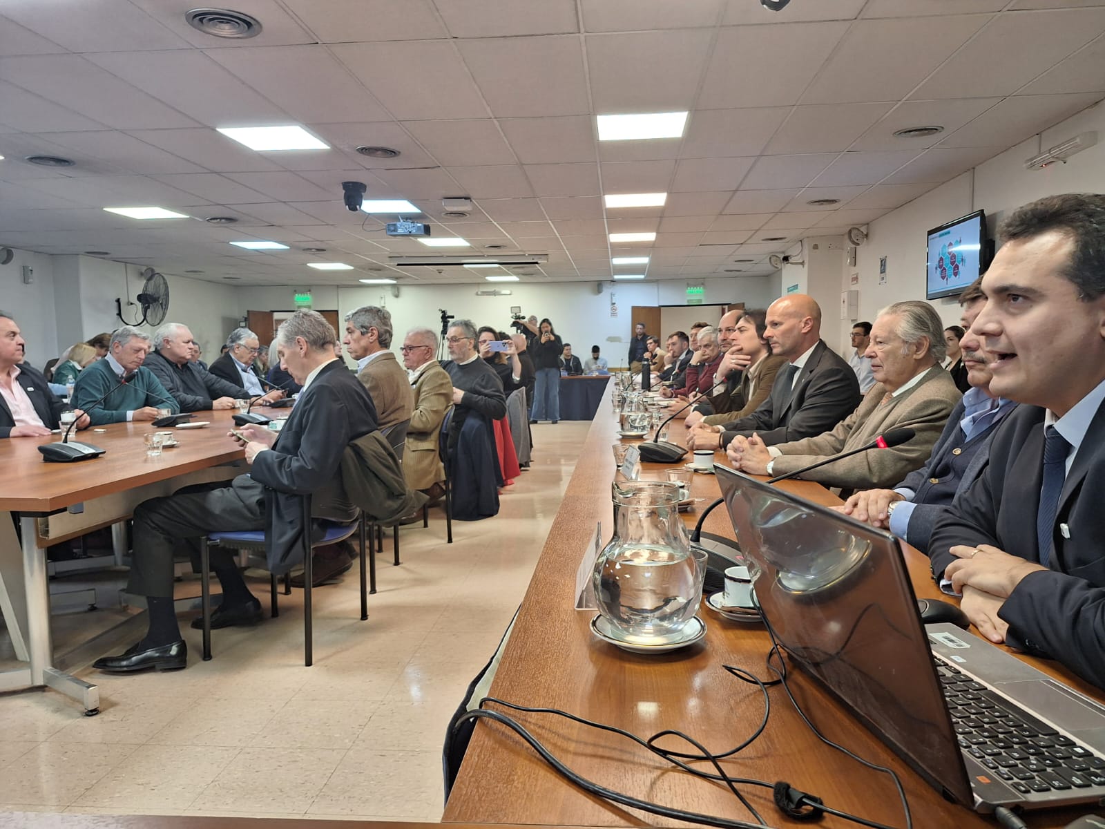 ¿Cuánto más podría generar la cadena bovina? 114 mil nuevos puestos de trabajo, más de 1 millón de toneladas extra de carne y más de 4 mil millones de dólares más por exportación