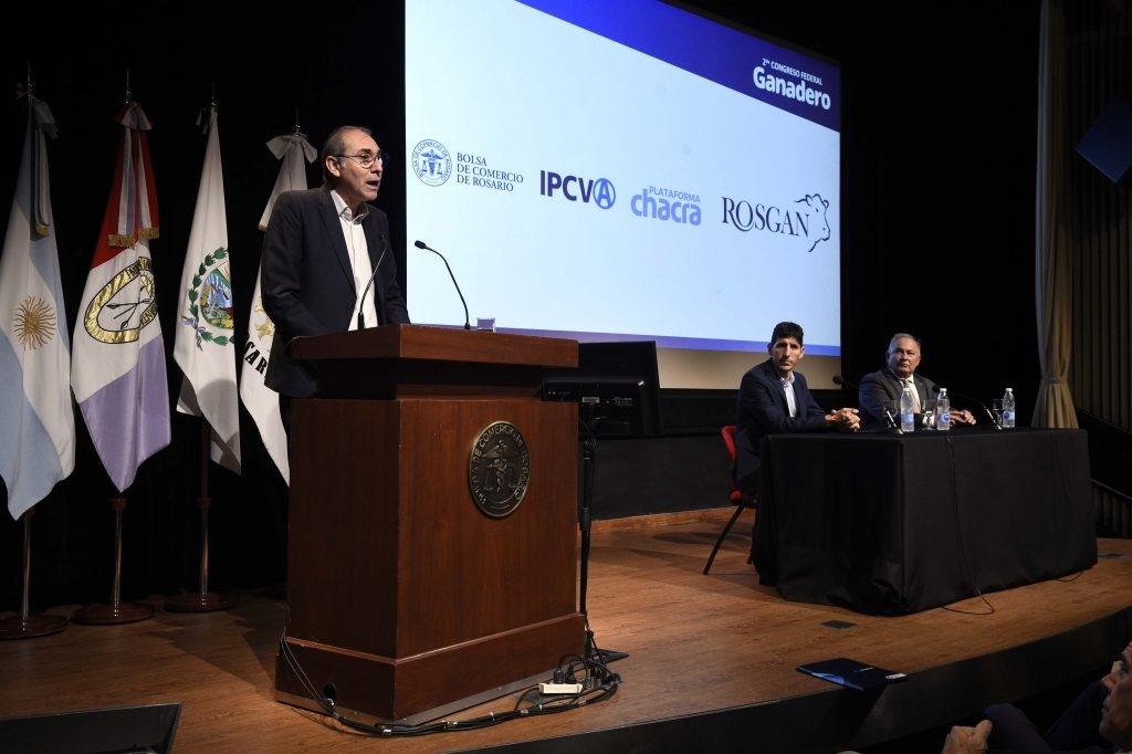 "Nuestro compromiso es impulsar una ganadería moderna y competitiva, responsable y que responda a la expectativa de la sociedad y a los desafíos globales”, dijo Tombolini en el congreso federal ganadero
