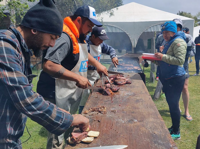 Miles de corredores de 47 países participan en El Cruce 2023 impulsados por la energía de la mejor carne del mundo: carne argentina