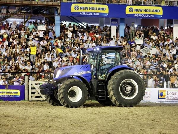 New Holland pisa fuerte en el Festival de Doma y Folklore Jesús María