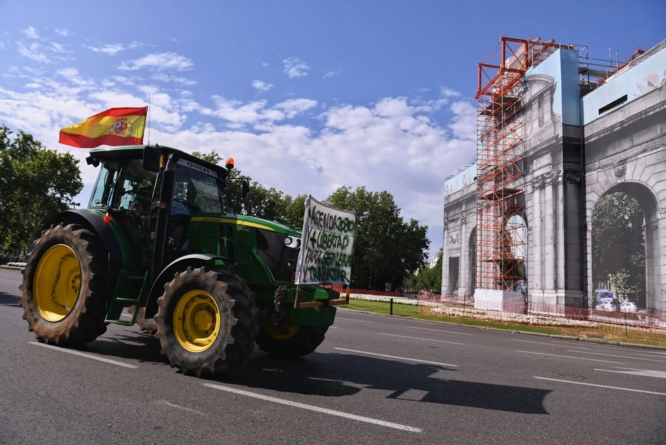 Los agricultores vaticinan protestas "contundentes" en España contra el "colapso" del campo