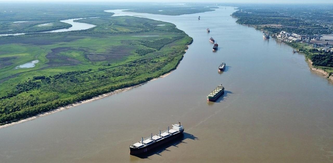 Hidrovía: la Argentina seguirá cobrando peaje pero aceptaría rebajar el monto