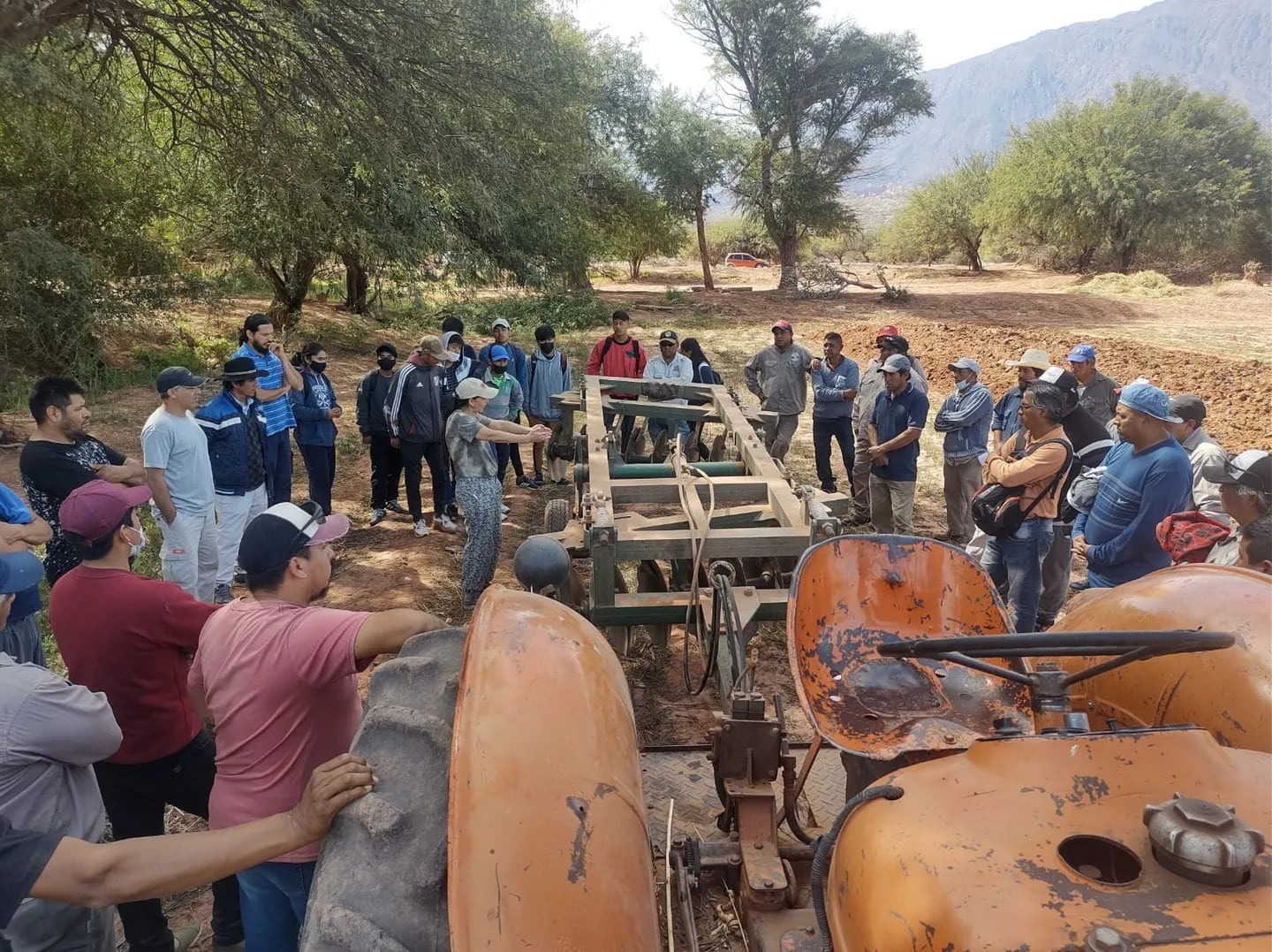 Pensó que iba a trabajar en una bodega, pero se apasionó por la maquinaria y ahora es una referente del agro