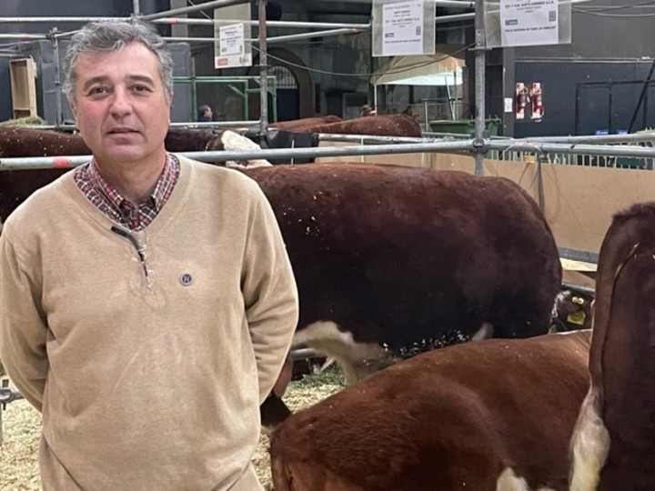 Juan Aloé: "Hoy estamos en Bariloche, muchos de el staff de Hereford con 70 invitados, comenzando una nueva recorrida por la zona patagónica"
