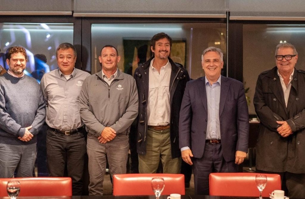Llaryora recibió a directivos de Corteva, una empresa líder mundial en el desarrollo de la genética del maíz