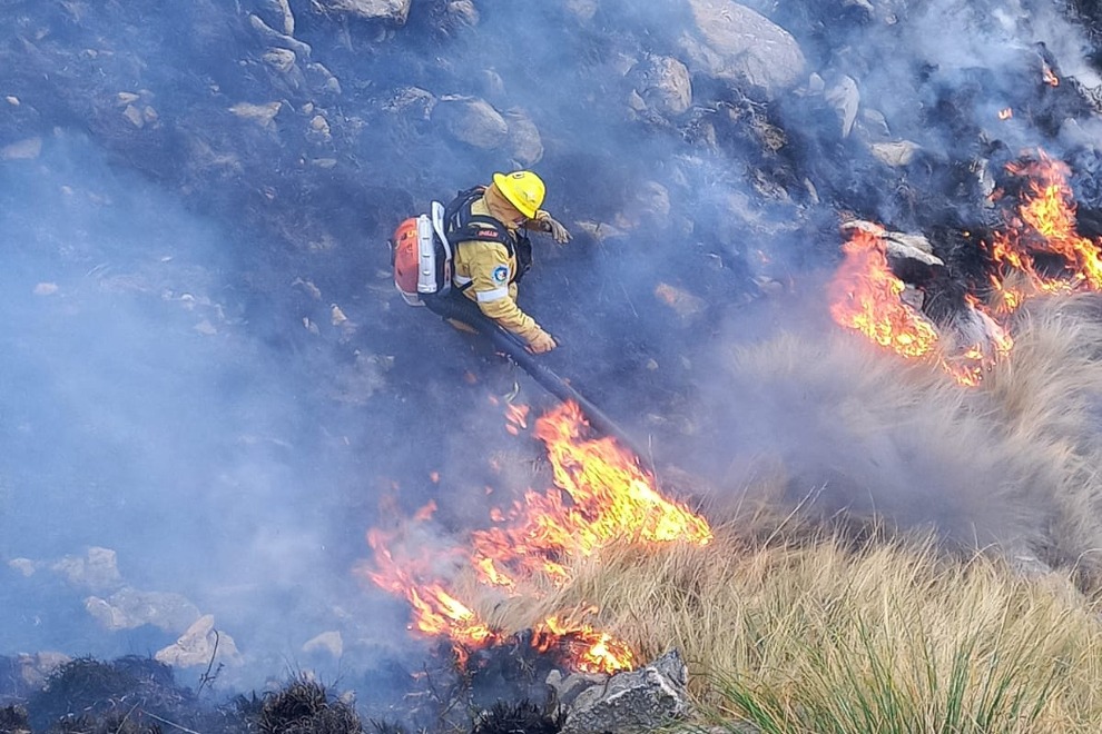 Continúa el combate del fuego en distintos sectores de la provincia