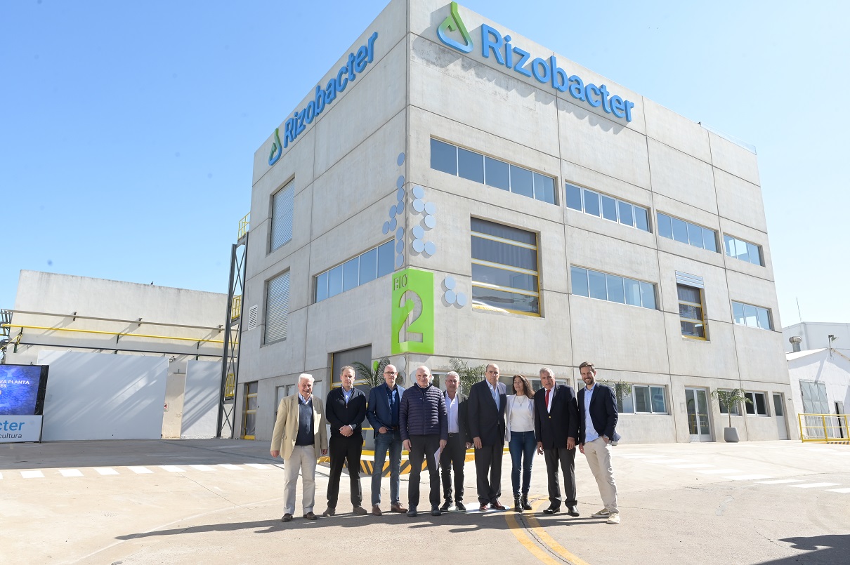 Rizobacter inaugura una nueva planta para producir más biológicos