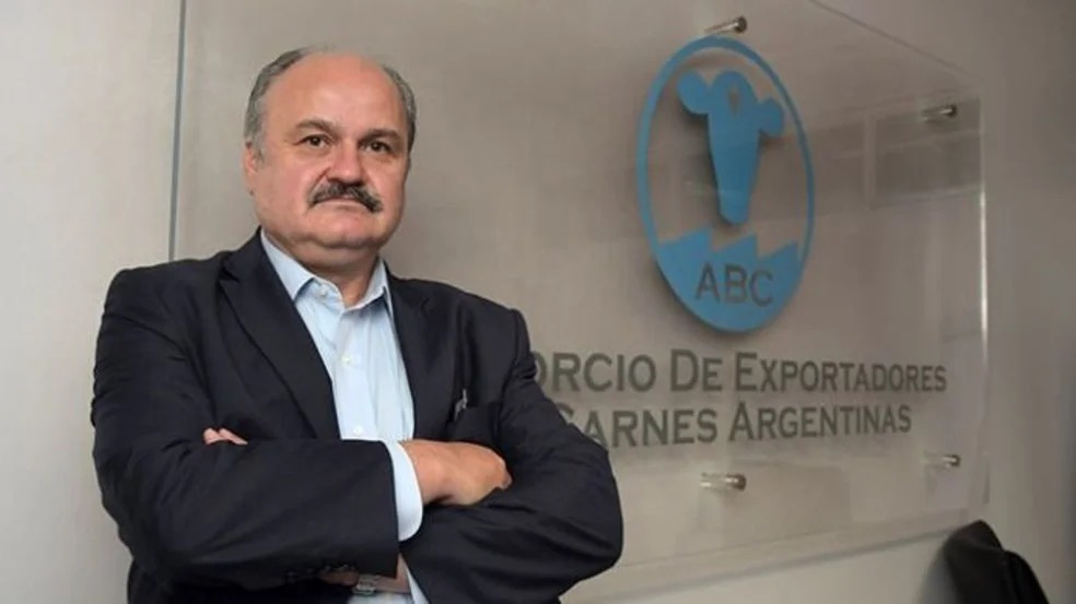 Mario Ravettino, presidente del Consorcio de Exportadores de Carnes Argentinas (ABC), expresó su apoyo a la liberación de las exportaciones de ganado en pie pero con ciertas condiciones