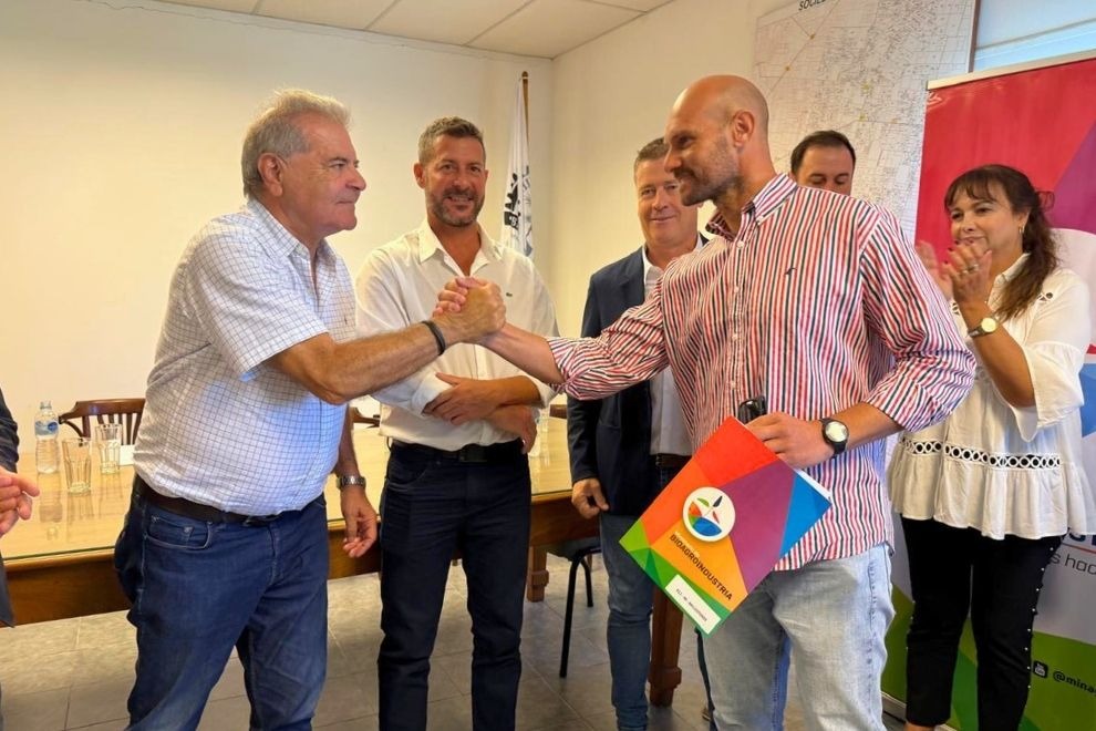 La Provincia entregó $800 millones a consorcios camineros en Bell Ville