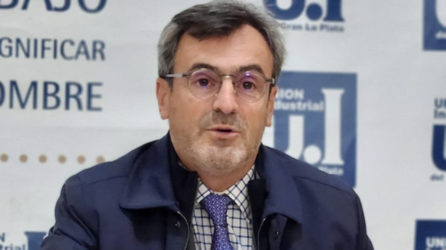 El presidente de la UIA celebró la baja de retenciones y advirtió: “No hay peor cosa que se mueva el dólar”