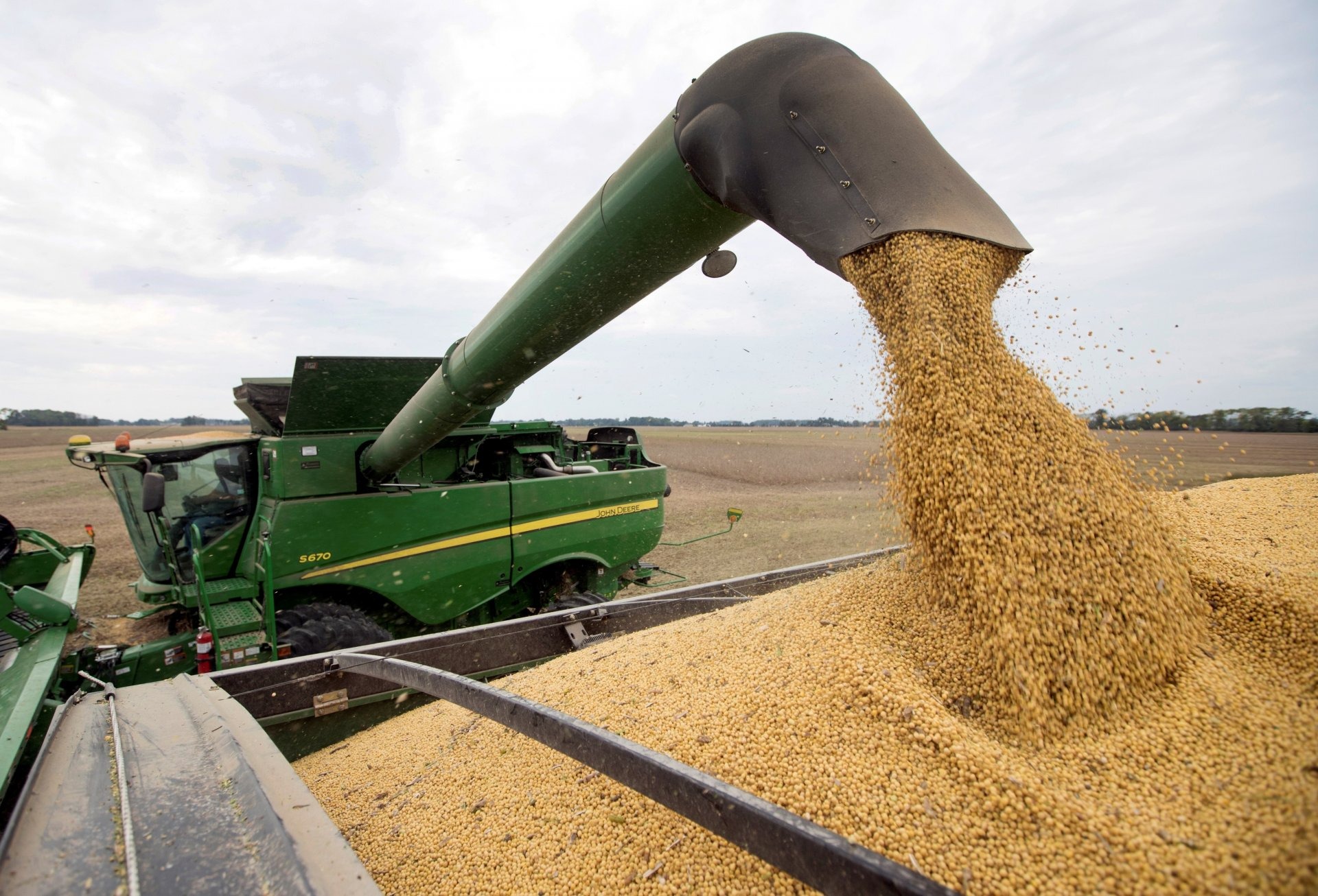Abril terminó con una fuerte liquidación de dólares por las exportaciones de soja