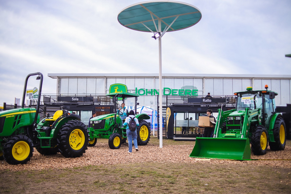 John Deere Argentina celebra los 50 años de historia de PLA by John Deere