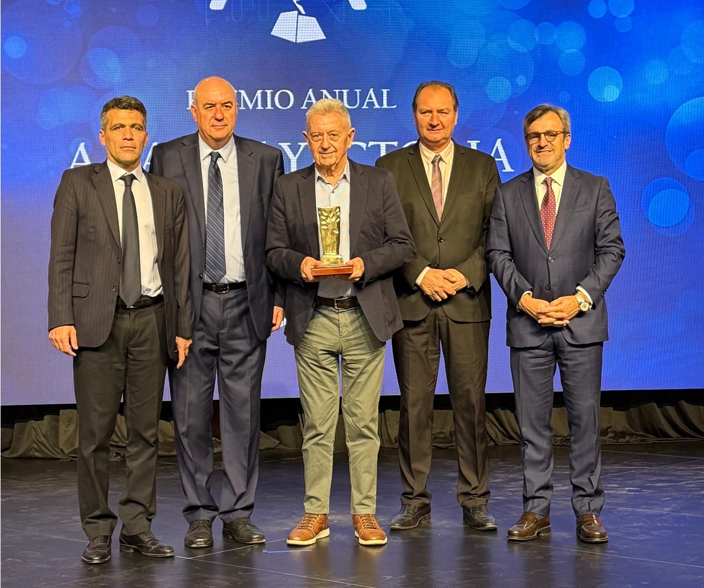 Alberto Gaviglio, Presidente de AKRON, recibió el Premio a la Trayectoria Empresaria