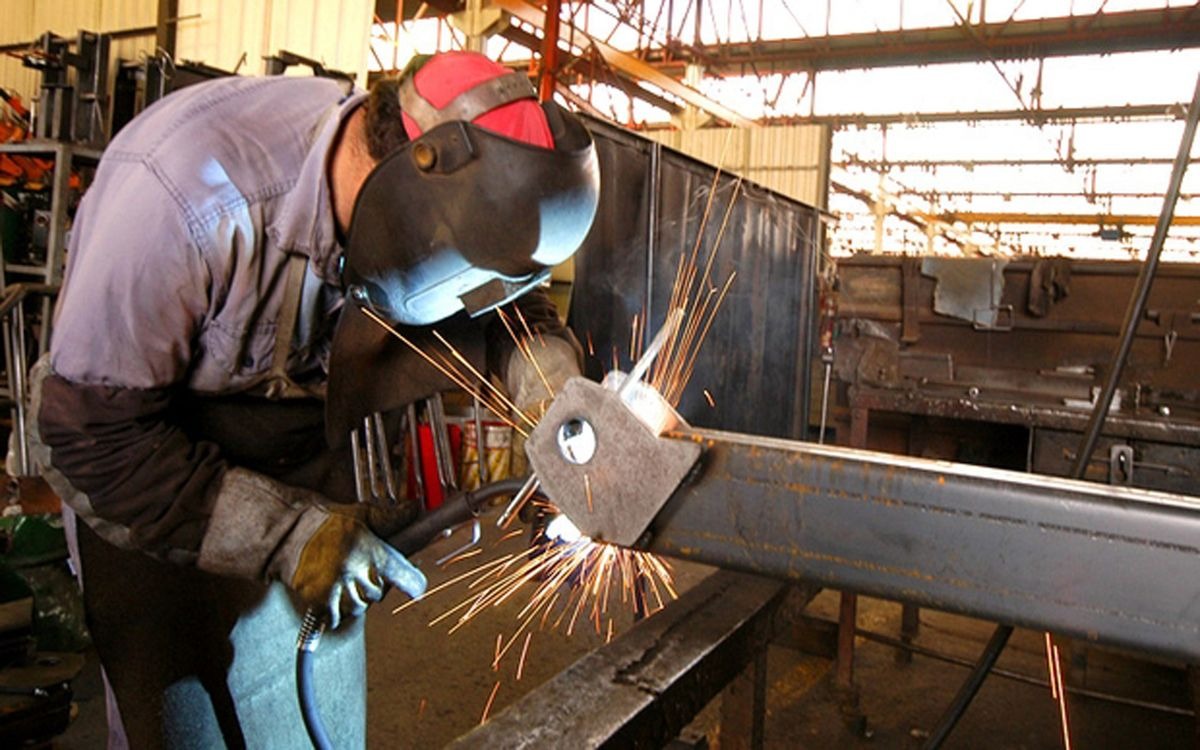 La industria no repunta: la capacidad instalada se hunde y acumula ocho meses por debajo del 60%