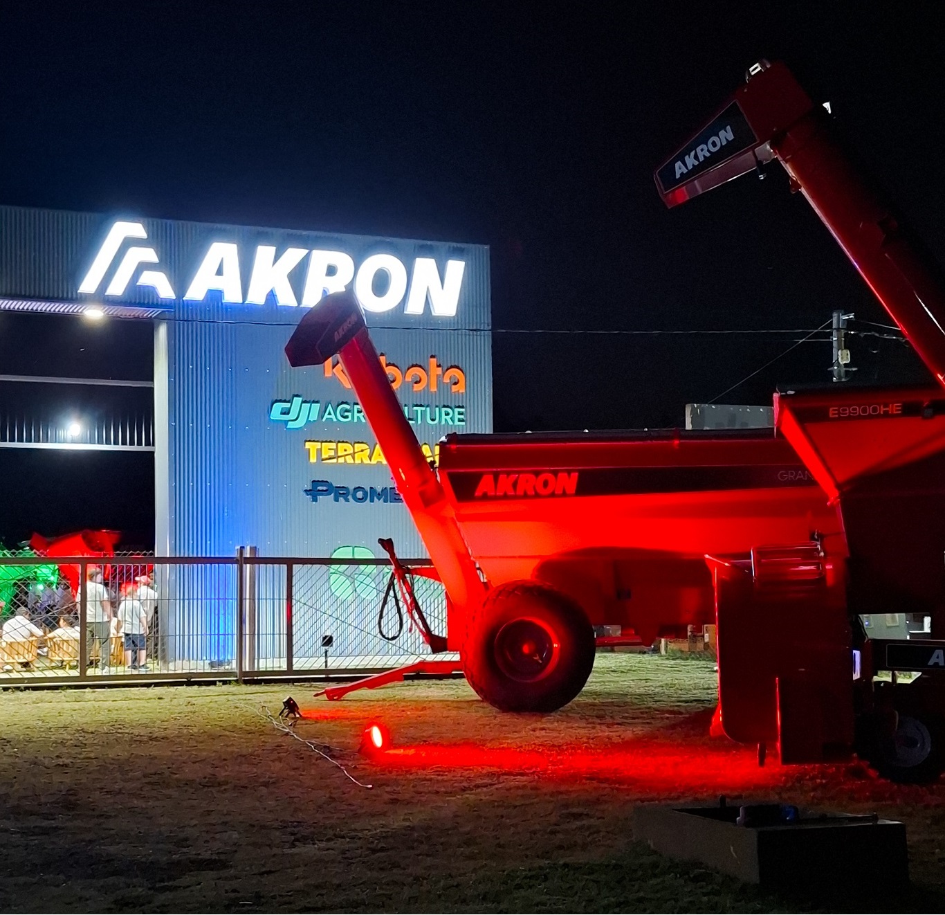 Trenque Lauquen: AKRON inaugura su centro con venta directa de fábrica y revoluciona el mercado local
